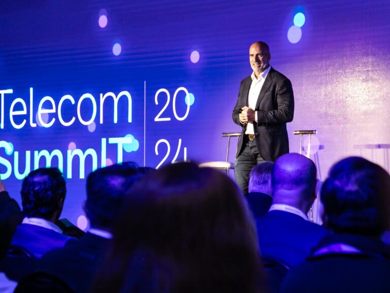 cuántos usuarios se conectan a la red 5G y cómo se está usando la IA en el mundo de los negocios