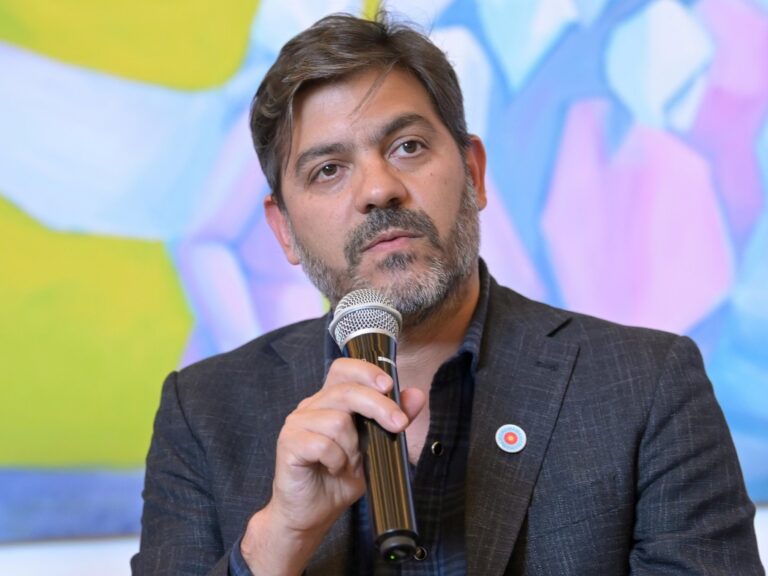 las 86 multas del auto que manejaba Carlos Bianco y una deuda millonaria