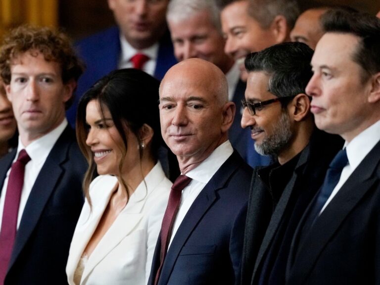 uno a uno, cómo es su relación con Donald Trump