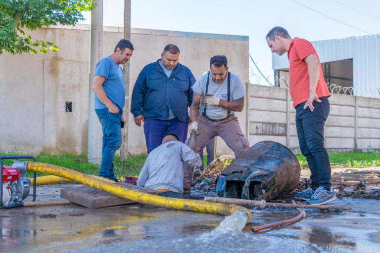 El Municipio realiza tareas hidráulicas y desobstrucción en el barrio Villanueva