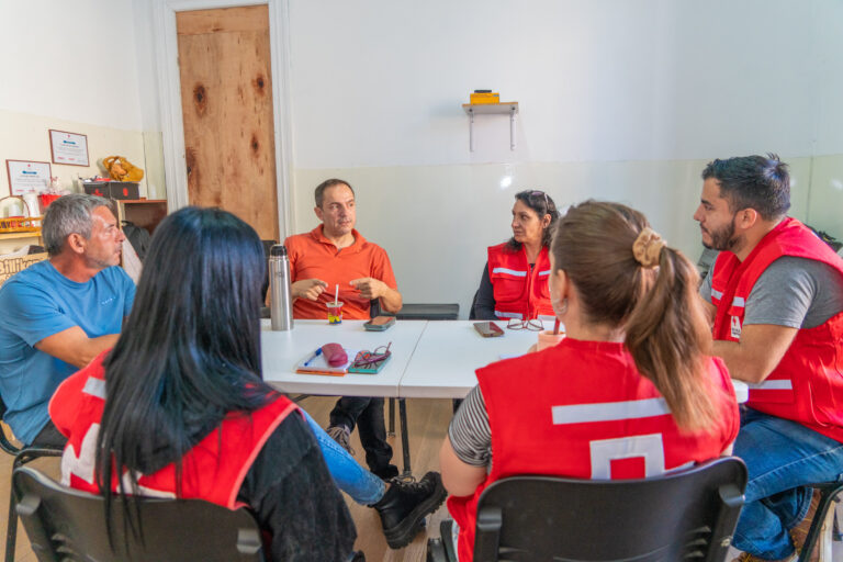 Abella visitó la sede local de la Cruz Roja Argentina y destacó su rol en la comunidad