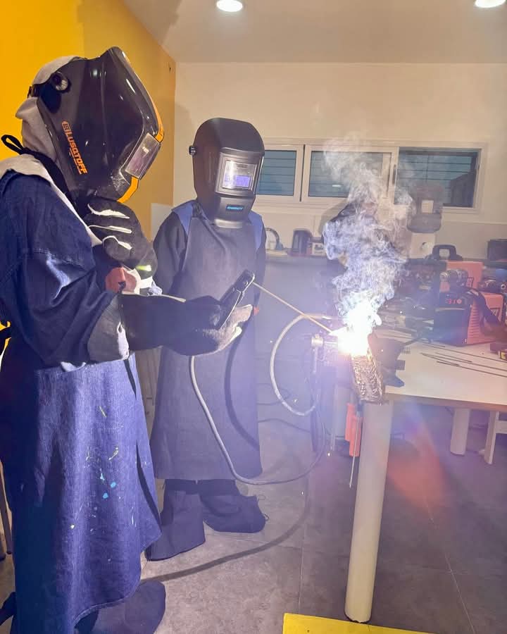 Alumnos del taller municipal “Fábrica de Juguetes y TICC” soldaron por primera vez