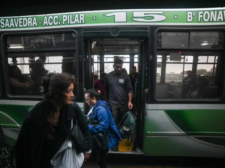El gremio toma de rehenes a los pasajeros