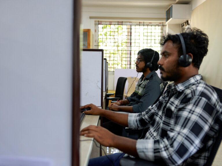 fingía ser IA, pero eran 700 programadores indios