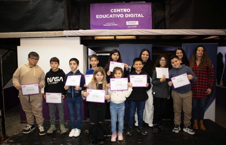 Alumnos del Centro Educativo Digital recibieron su certificado de finalización de cursos