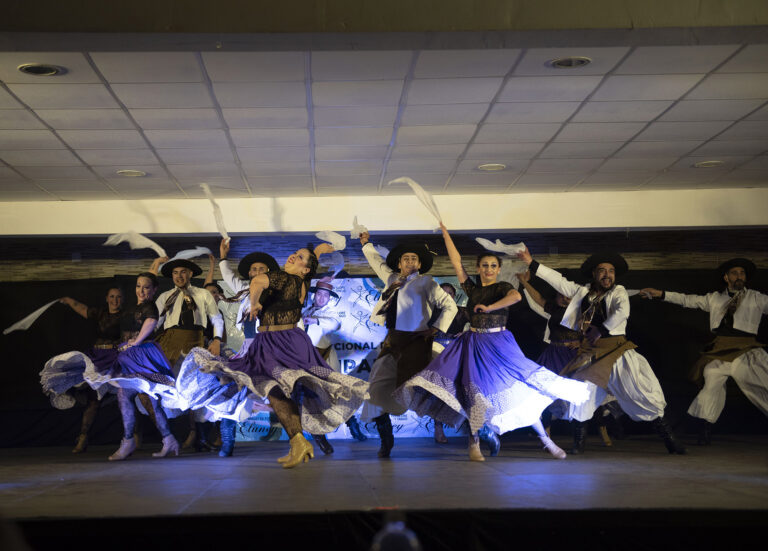 El Ballet Eluney prepara el XXIX Certamen Nacional de Danzas Campana