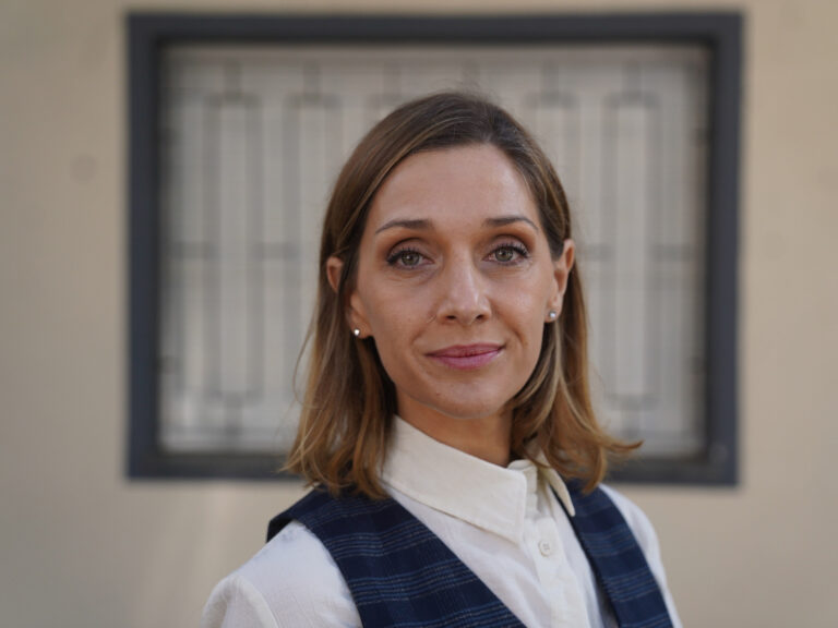 Carla Pandolfi, del teatro off a interpretar a una policía en “En el barro”