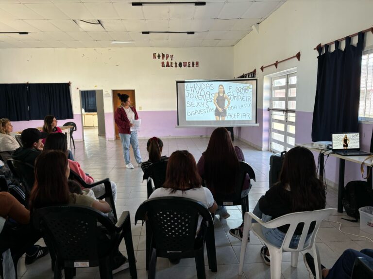 El Municipio capacitó sobre prevención de violencias por razones de género en escuelas y barrios