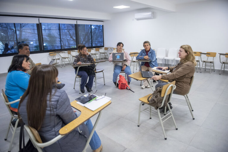 Comenzó un taller tecnológico gratuito para vecinos +40