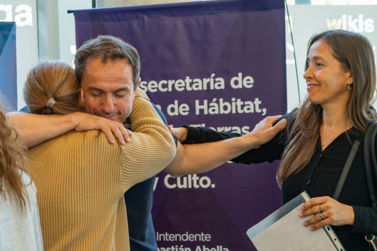 Familias campanenses siguen firmando las escrituras de sus viviendas