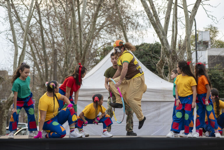Con la “Juegoteca”, la Plaza Italia se llenó de actividades y diversión