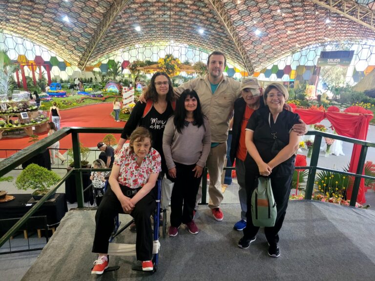 Residentes del Hogar Municipal de Discapacidad disfrutaron de la Fiesta de la Flor
