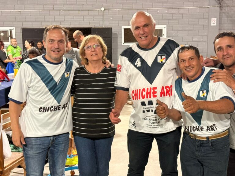 Abella se reunió con “Los Leales de la T” tras ser reconocidos como entidad de bien público