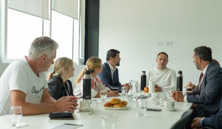 Abella mantuvo una reunión de trabajo con el Colegio de Magistrados y Funcionarios