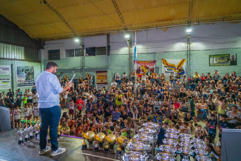 Abella fue reconocido por “su constante colaboración” con el Torneo Intercolegial de Baby Fútbol