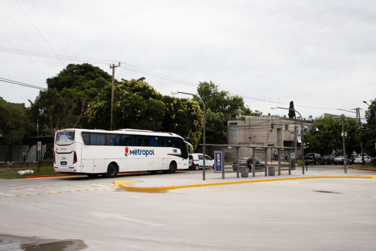 El expreso directo de Metropol comenzó su nuevo recorrido con la terminal como única parada en el casco urbano