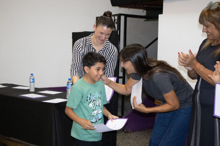 Con 90 egresados, finalizó un nuevo taller de Lengua de Señas
