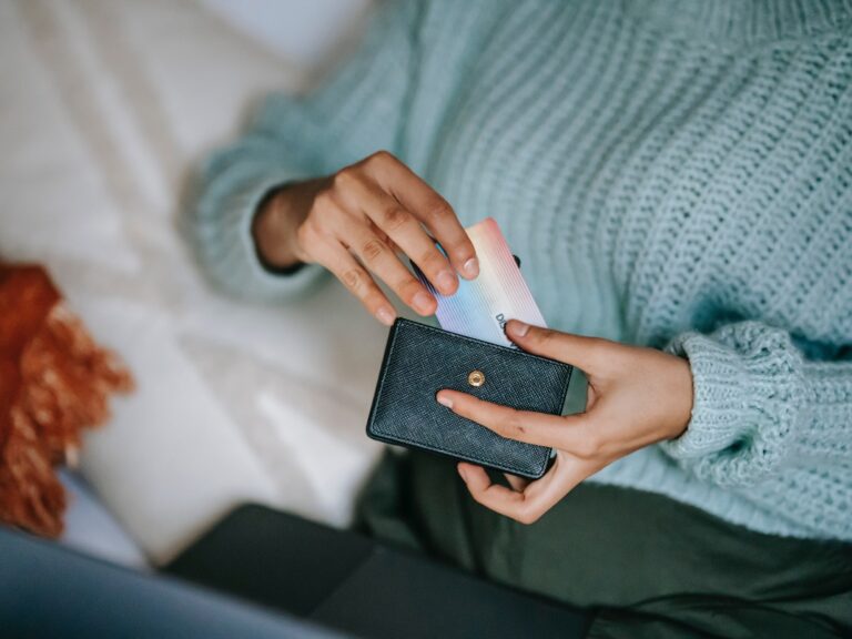 la forma más segura de cuidar las tarjetas y evitar robos sin contacto