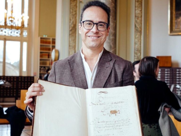 Leonardo García Alarcón, el director argentino que recuperó una ópera perdida e inédita dedicada al Rey Luis XIV y la estrena en París
