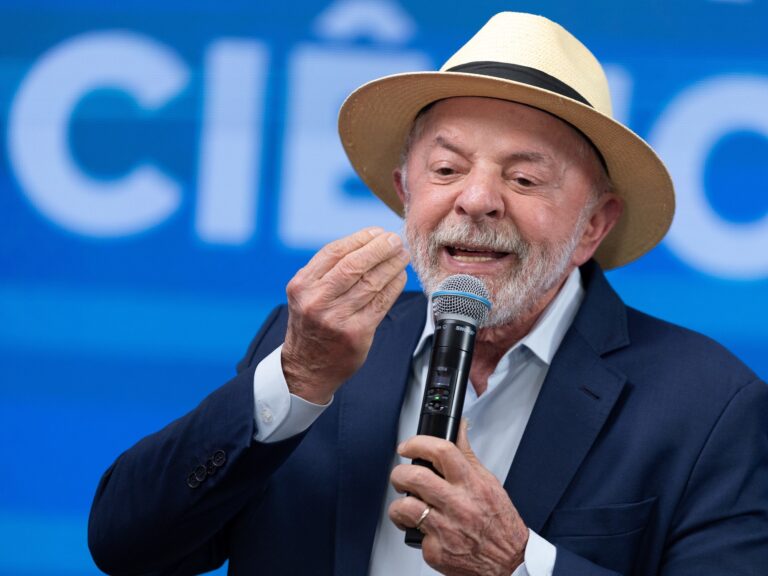 Mientras en el Planalto analizan cómo responder a los insultos de Milei, Lula da Silva dijo que “nadie de afuera va a meter el dedo” en las elecciones de Brasil