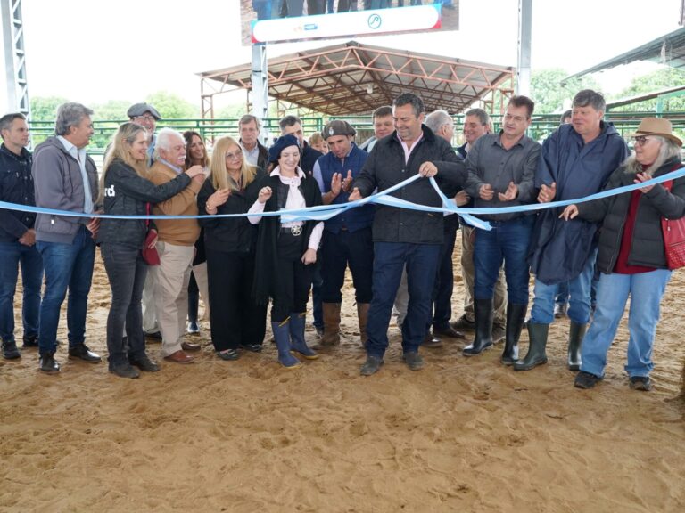 Corte de cintas y entusiasmo compartido en la Expo Braford de Primavera